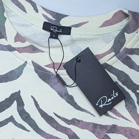 Rails Marlo Sweatshirt Tiger Print Side Zippers Cotton Poly Ivory Gradiant L NWT - Picture 16 of 16